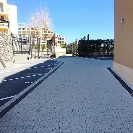 Apartment Luxury Apartament Near The Sea