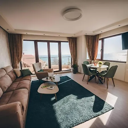 Апартамент Luxury Near The Sea