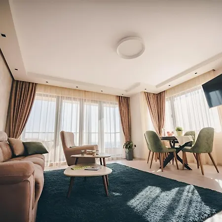 Апартамент Luxury Near The Sea *
